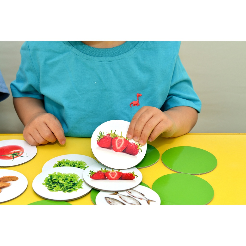 Healthy Foods Matching Pairs Game image number 5