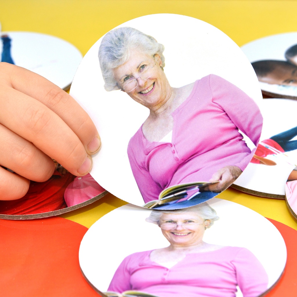Friends and Family Matching Pairs Game image number 5