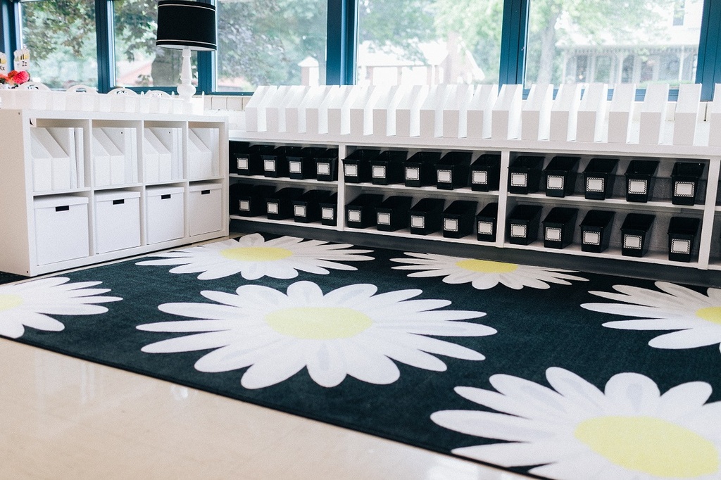 Schoolgirl Style Daisies 5' X 7'6&quot; Rectangle Carpet 